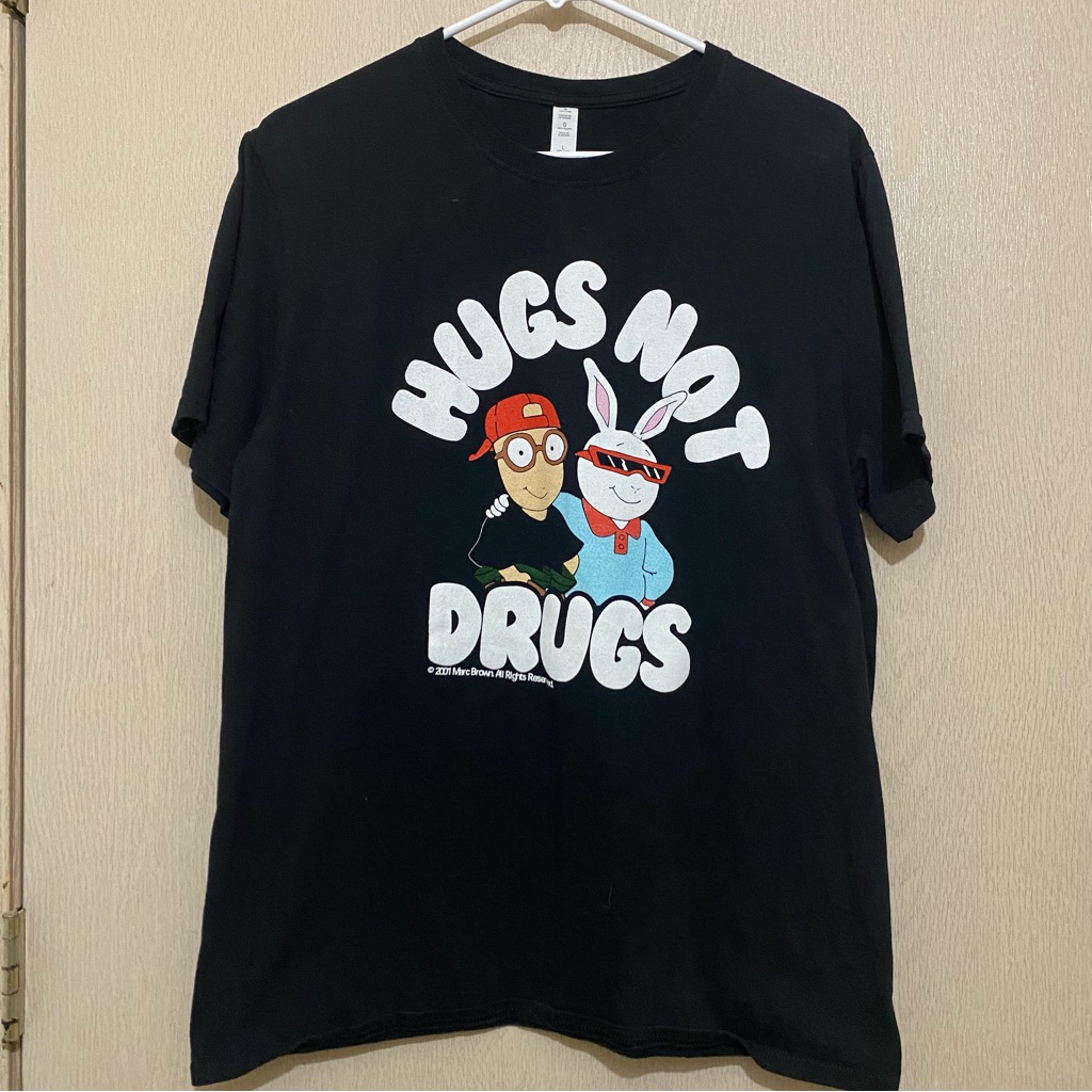 Arthur From Pbs Kids Hugs Graphic T Shirt  Size L